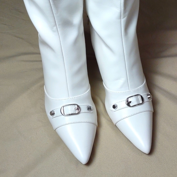 Shoe Dazzle White Boots Size: 7 NIB - Picture 2 of 8